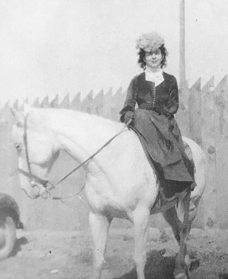 Stallone appaloosa Apache e Edris Sears.jpeg